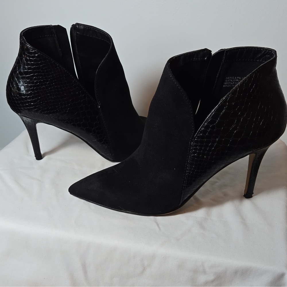 Express Women's Black Faux Suede Pointed Toe Side Zip Ankle Boots Comfort 9